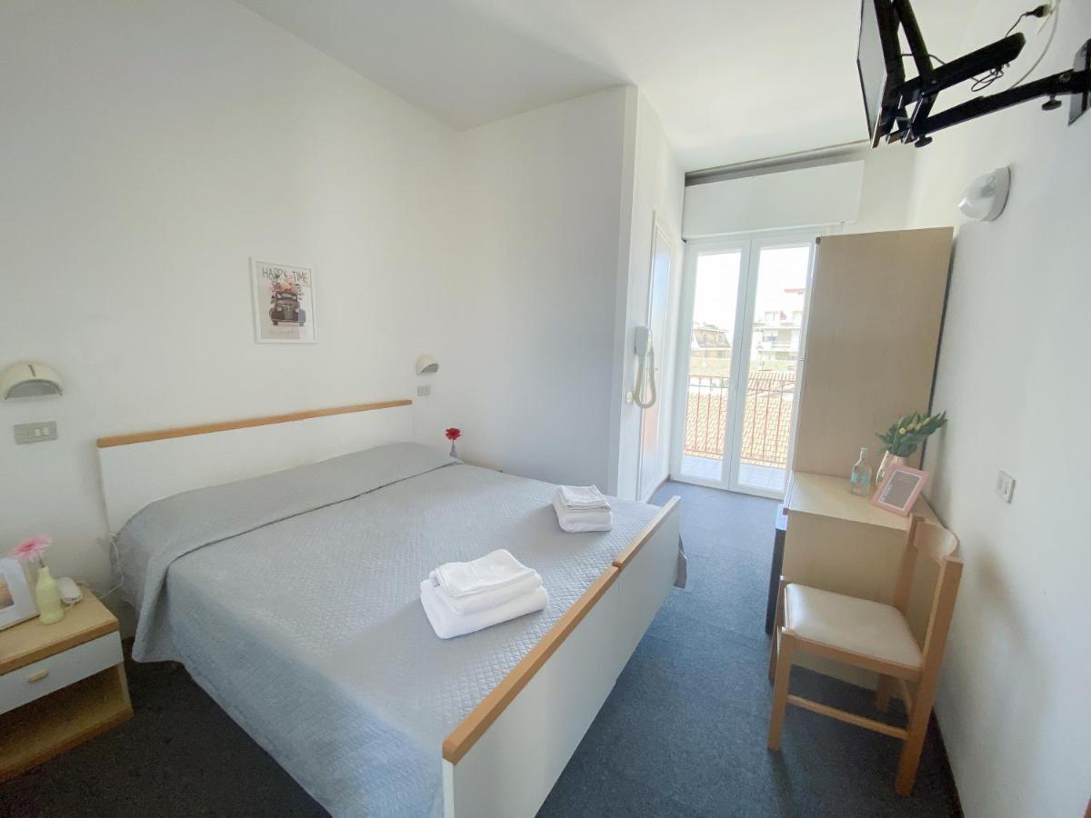 Hotel Berlino Cattolica Eksteriør billede