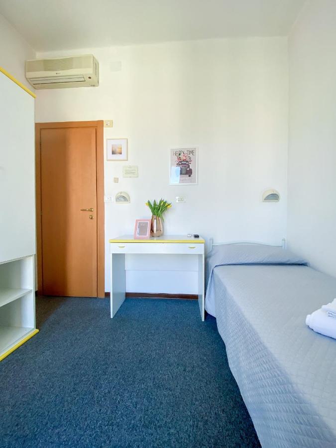 Hotel Berlino Cattolica Eksteriør billede
