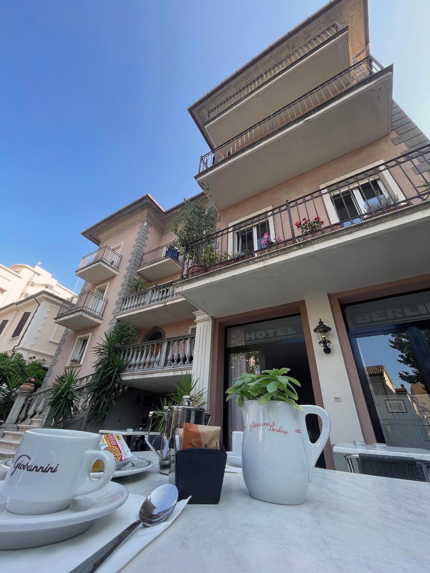 Hotel Berlino Cattolica Eksteriør billede