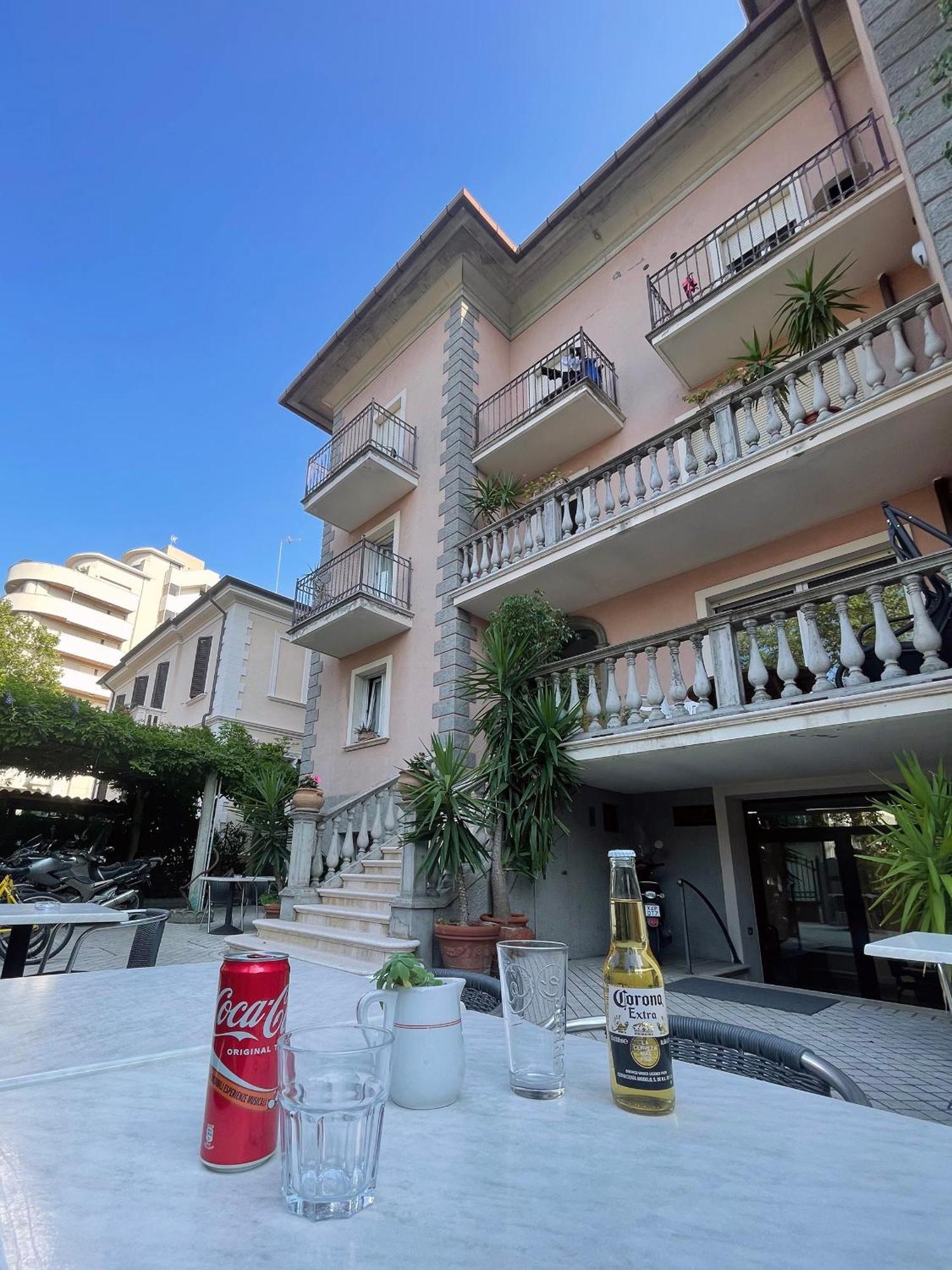 Hotel Berlino Cattolica Eksteriør billede